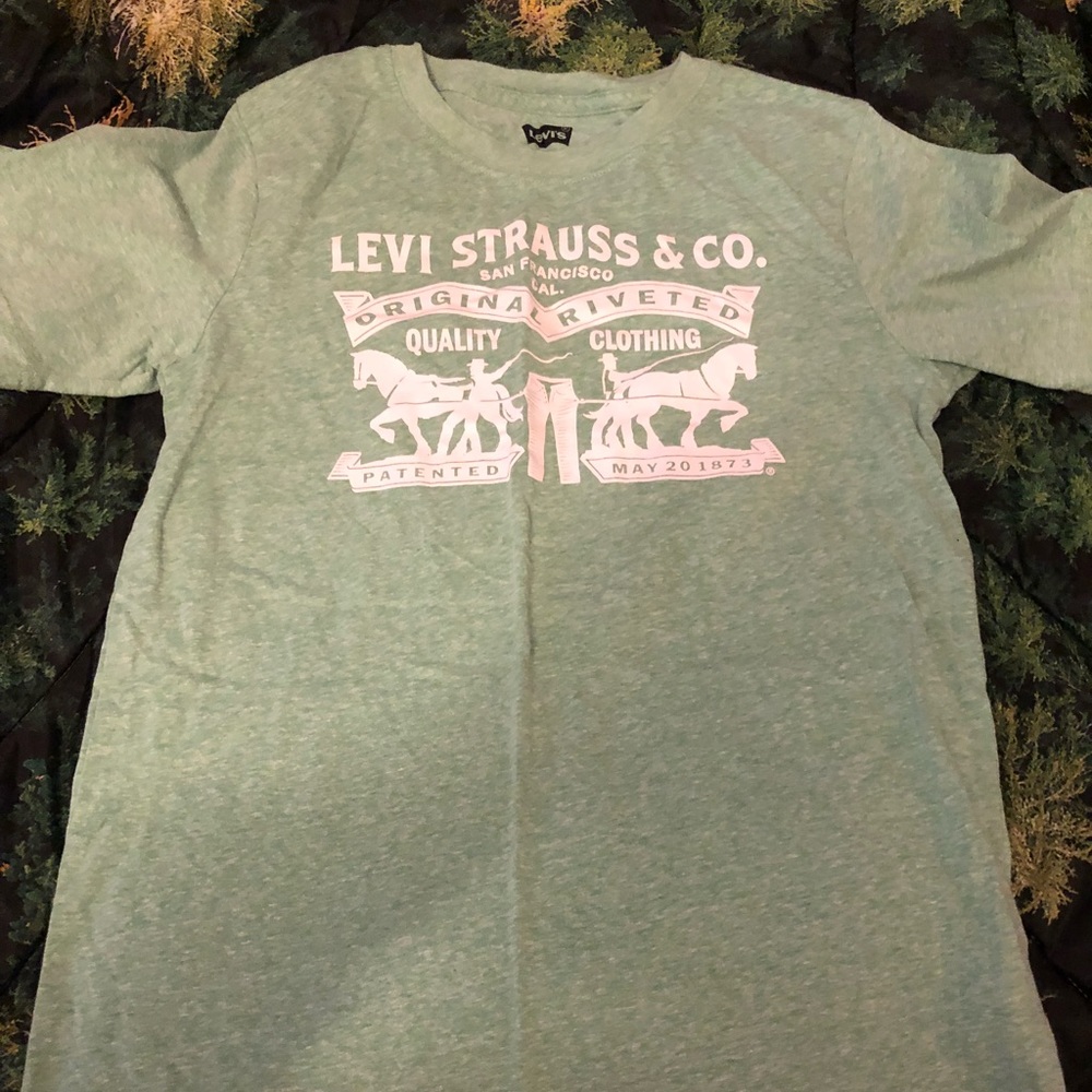 Levi t shirt